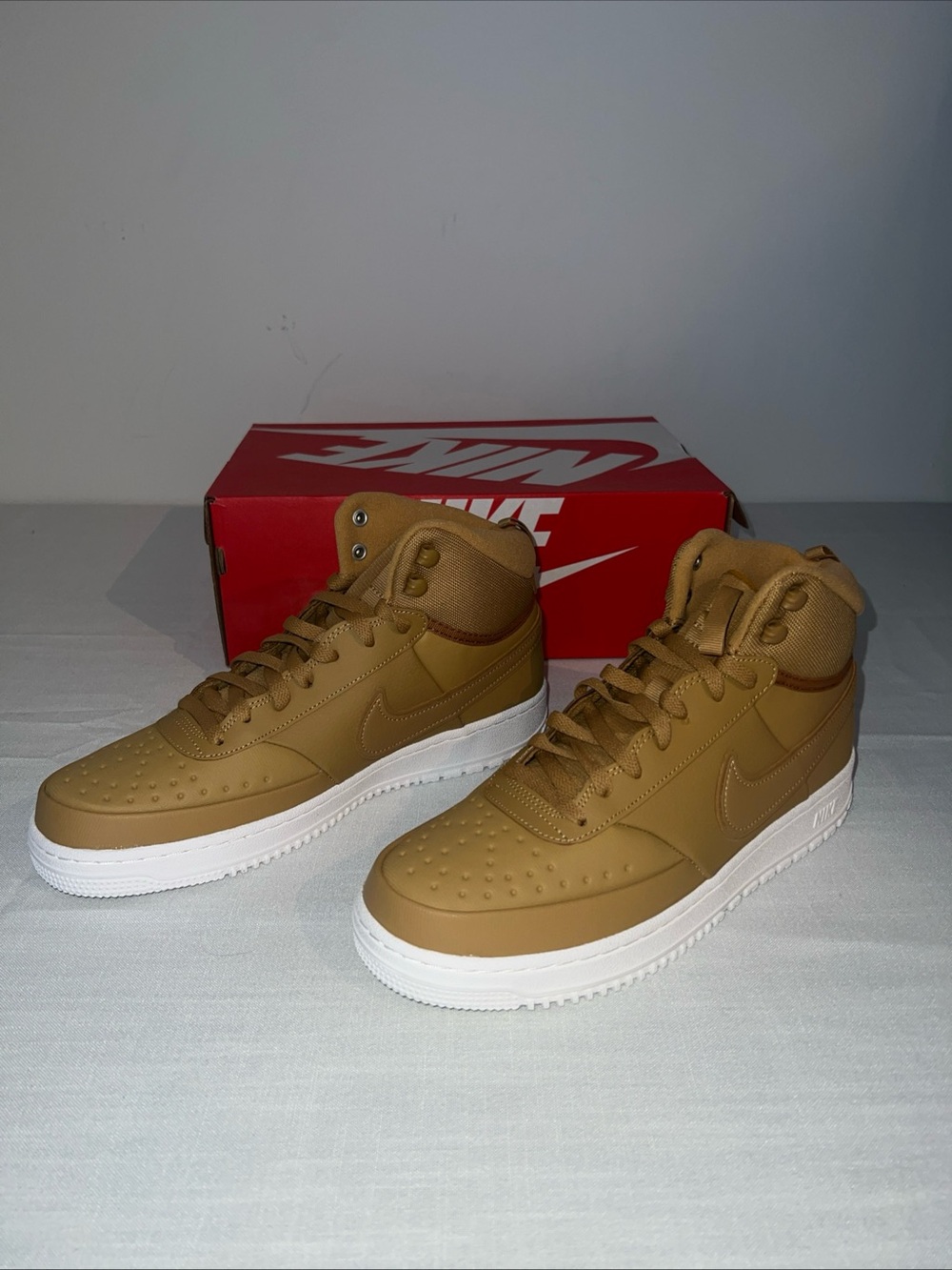 Brand New Nike Men’s High-Top Sneakers in Wheat/Tan with White Sole Size 10.5